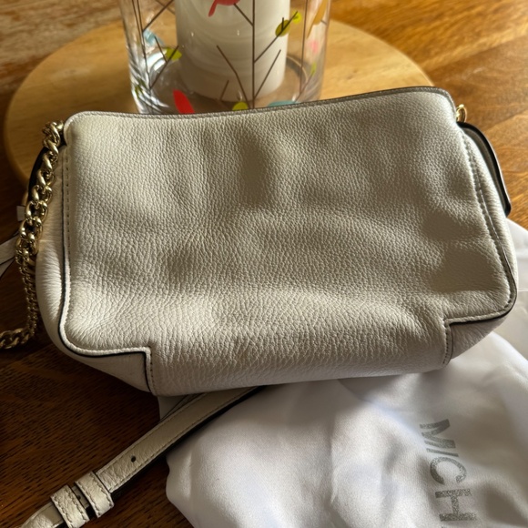 Micheal Kors, crossbody. White. - Picture 3 of 3